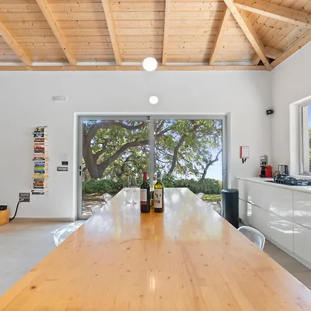 Trianda A True Gem Just 27 Steps From The Beach! Сивота