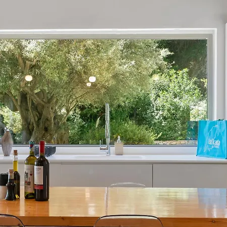 Вилла Trianda A True Gem Just 27 Steps From The Beach! Сивота