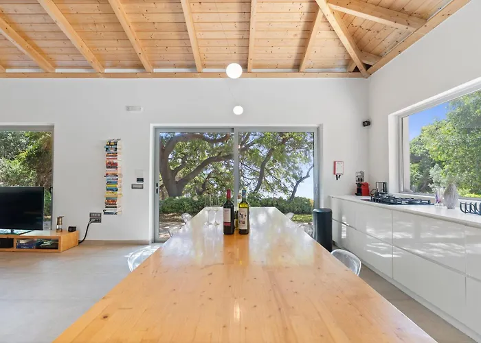 Trianda A True Gem Just 27 Steps From The Beach! Sývota