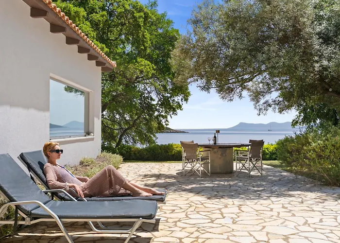 Trianda A True Gem Just 27 Steps From The Beach! Villa Sývota